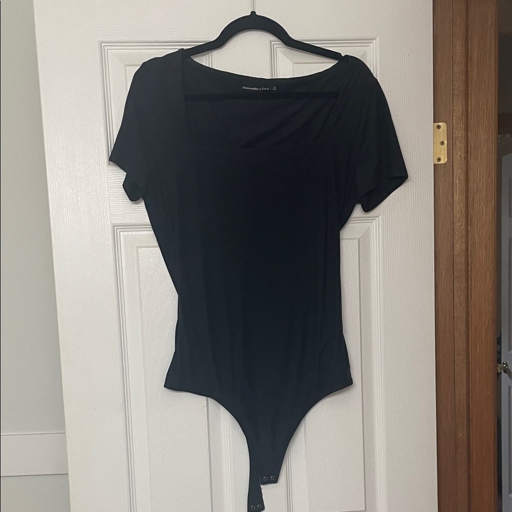 Soft Matte Seamless Short-Sleeve Squareneck Bodysuit